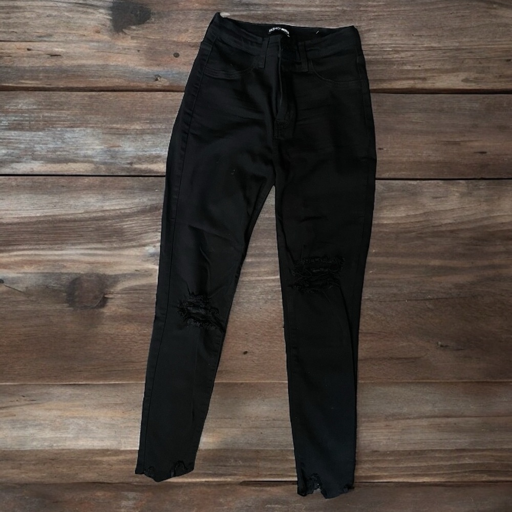 Fashion Nova Black Distressed Jean Stretch Size 7 Never Worn